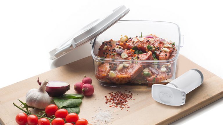Navaris Stainless Steel Marinating Containers (Set of 2) - Metal Meat Marinade Container with Lid - Dishwasher Safe Food Storage 9.3 x 7.5 x 2.2
